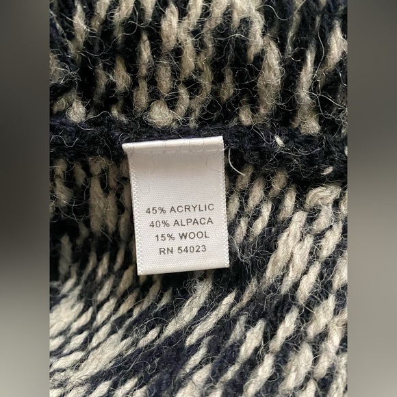 Banana Republic Sweater - Picture 6 of 6